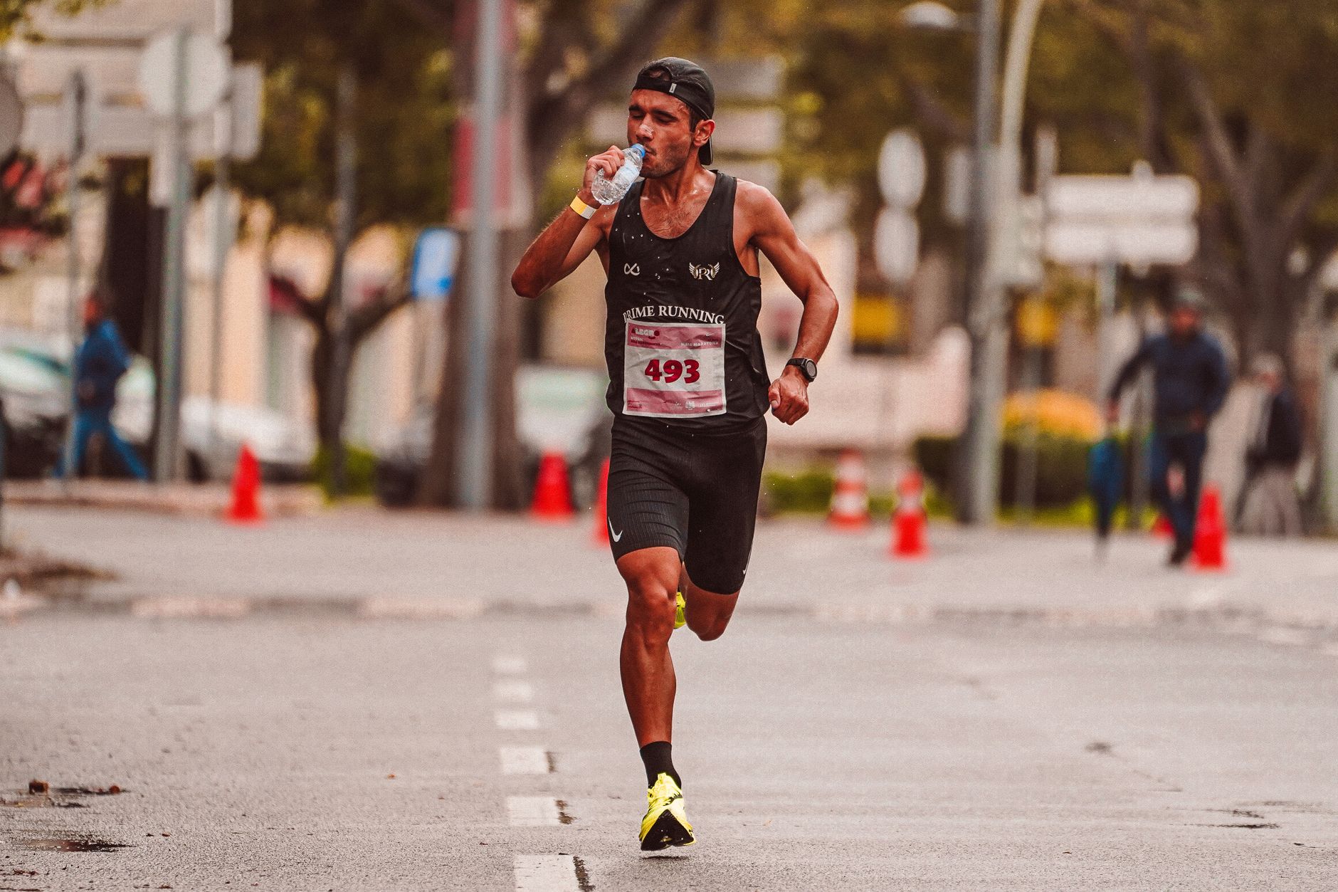runner stretching before morning half marathon race